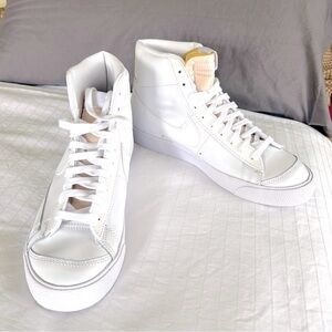 Nike Blazer Mid '77 Triple White High-Top Sneakers CZ1055 Women's size 11